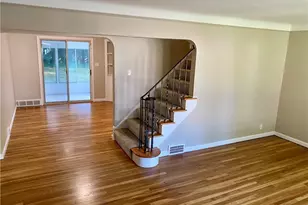 23710 E Baintree Rd, Beachwood, OH 44122 - Photo 3