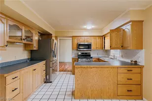 5875 Deepwood Trail, Solon, OH 44139 - Photo 11