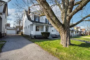 13620 S Parkway Dr, Garfield Heights, OH 44105 - Photo 3