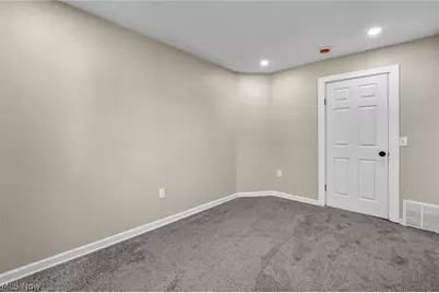 13620 S Parkway Drive, Garfield Heights, OH 44105 - Photo 21