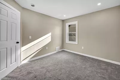 13620 S Parkway Drive, Garfield Heights, OH 44105 - Photo 27