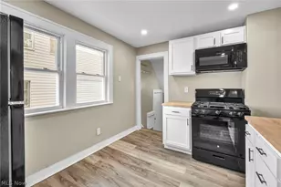 13620 S Parkway Dr, Garfield Heights, OH 44105 - Photo 9