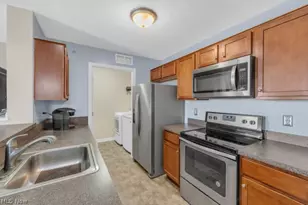 23004 Chandlers Ln, Olmsted Falls, OH 44138 - Photo 9