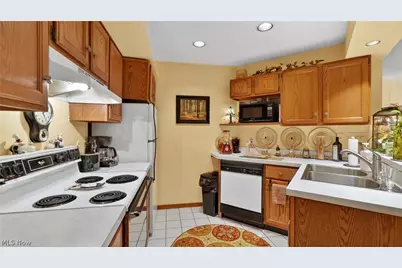 1123 Redtail Hawk #1, Boardman, OH 44512 - Photo 11