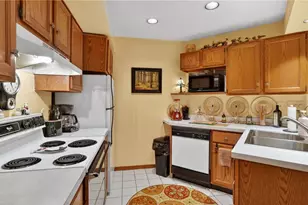 1123 Red Tail Hawk, Boardman, OH 44512 - Photo 7