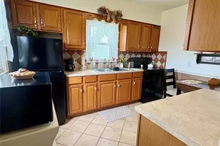 331 St Clair Ave, Cadiz, OH 43907 - Photo 9