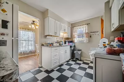 8023 Ivandale, Parma, OH 44129 - Photo 17