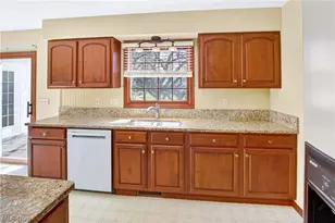 218 Wells Ct, Euclid, OH 44132 - Photo 9