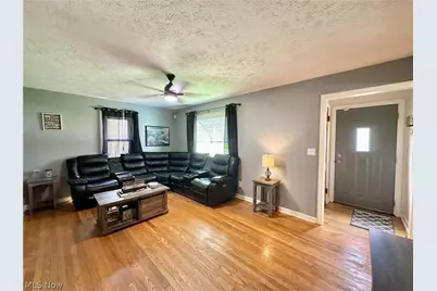 287 E 330th Street, Willowick, OH 44095 - Photo 3