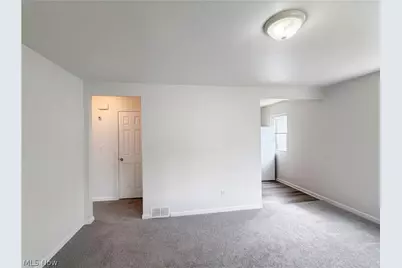 409 Wesley Avenue, Elyria, OH 44035 - Photo 9