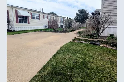 592 Sandtrap Circle, Painesville, OH 44077 - Photo 11