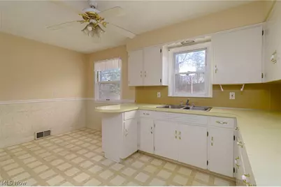 23 Wayne Avenue, Akron, OH 44301 - Photo 5