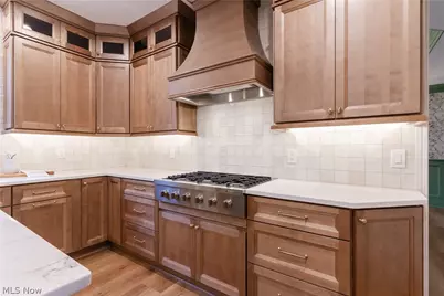 8955 Stoneybrook Drive, Grandview Heights, OH 44147 - Photo 13