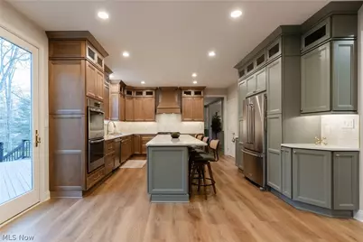 8955 Stoneybrook Drive, Grandview Heights, OH 44147 - Photo 11