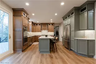 8955 Stoneybrook Dr, Grandview Heights, OH 44147 - Photo 11