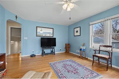 8084 Wright Road, Grandview Heights, OH 44147 - Photo 9