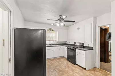 968 Stadelman Avenue, Akron, OH 44320 - Photo 9