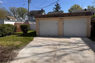 13820 S Parkway Dr, Garfield Heights, OH 44105 - Photo 7