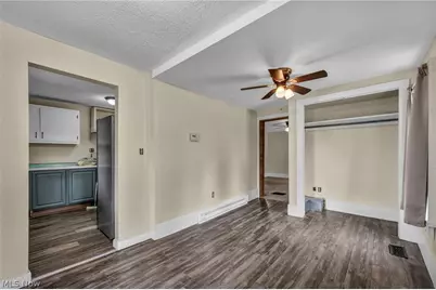15593 Franchester Road, Burbank, OH 44214 - Photo 5