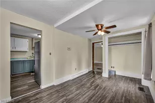 15593 Franchester Rd, Burbank, OH 44214 - Photo 5
