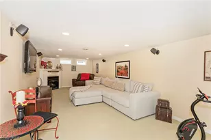 1101 Bonnie Ln, Mayfield Heights, OH 44124 - Photo 27