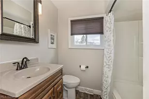 1101 Bonnie Ln, Mayfield Heights, OH 44124 - Photo 17