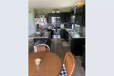 2608 Bishop Oval, Barberton, OH 44203 - Photo 9