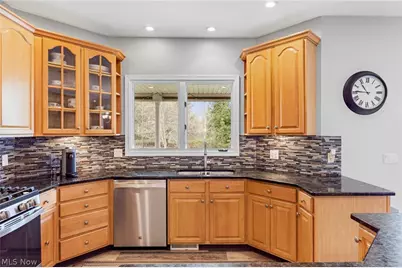 8460 Windsor Way, Grandview Heights, OH 44147 - Photo 15