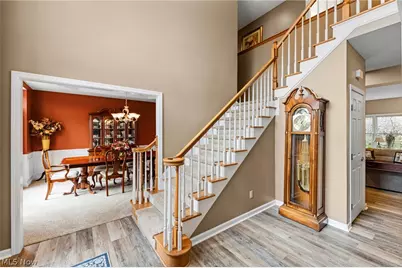 8460 Windsor Way, Grandview Heights, OH 44147 - Photo 5
