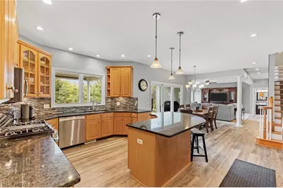 8460 Windsor Way, Grandview Heights, OH 44147 - Photo 13