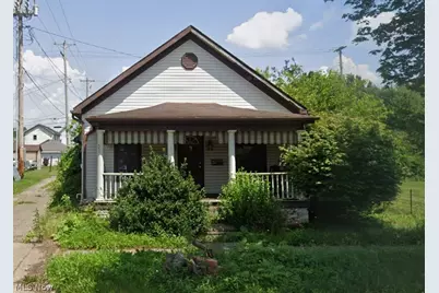 319 E 5th Street, Uhrichsville, OH 44683 - Photo 1