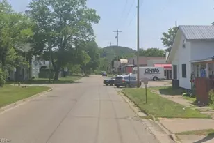 319 E 5th St, Uhrichsville, OH 44683 - Photo 5