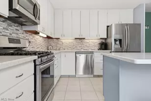 22144 Meadowsouth Ct, Strongsville, OH 44149 - Photo 9