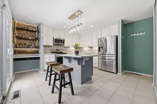 22144 Meadowsouth Ct, Strongsville, OH 44149 - Photo 5