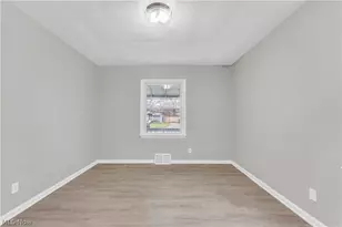 16606 Lipton Ave, Loveland, OH 44128 - Photo 11