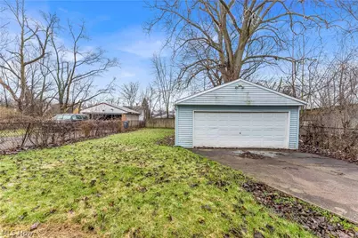 16606 Lipton Avenue, Loveland, OH 44128 - Photo 19