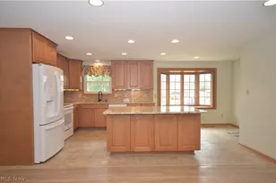 987 Howard Dr, Tallmadge, OH 44278 - Photo 3