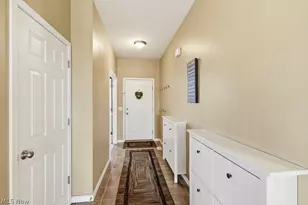 214 Gatwick Grove Cir, Wadsworth, OH 44281 - Photo 5
