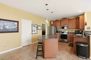 214 Gatwick Grove Cir, Wadsworth, OH 44281 - Photo 17