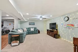 214 Gatwick Grove Cir, Wadsworth, OH 44281 - Photo 37
