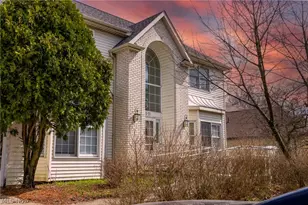 7571 Pleasant Run Dr, Green Hills, OH 44131 - Photo 5