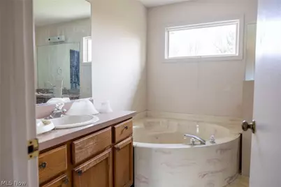 7571 Pleasant Run Drive, Green Hills, OH 44131 - Photo 25