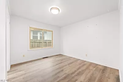 1073 Parkside Drive, Alliance, OH 44601 - Photo 11