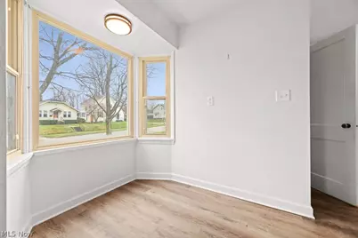 1073 Parkside Drive, Alliance, OH 44601 - Photo 9