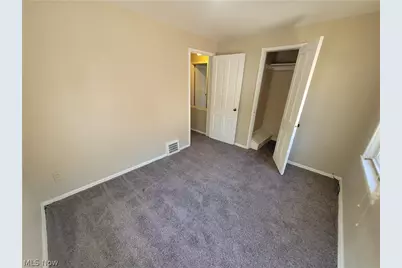 255 E 250th Street, Euclid, OH 44132 - Photo 13