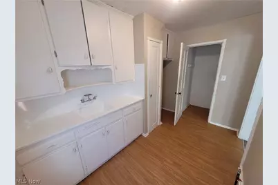 255 E 250th Street, Euclid, OH 44132 - Photo 9