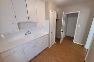 255 E 250th St, Euclid, OH 44132 - Photo 9