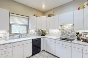 1044 Ledgebrook Dr, Tallmadge, OH 44278 - Photo 13