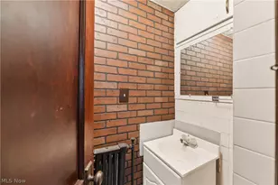 70 4th St NW, Barberton, OH 44203 - Photo 19