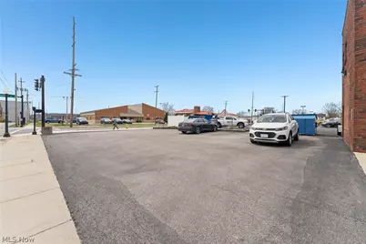 70 4th Street NW, Barberton, OH 44203 - Photo 31